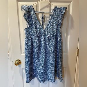 SHEIN brand new dress never worn size Large color blue with white flowers